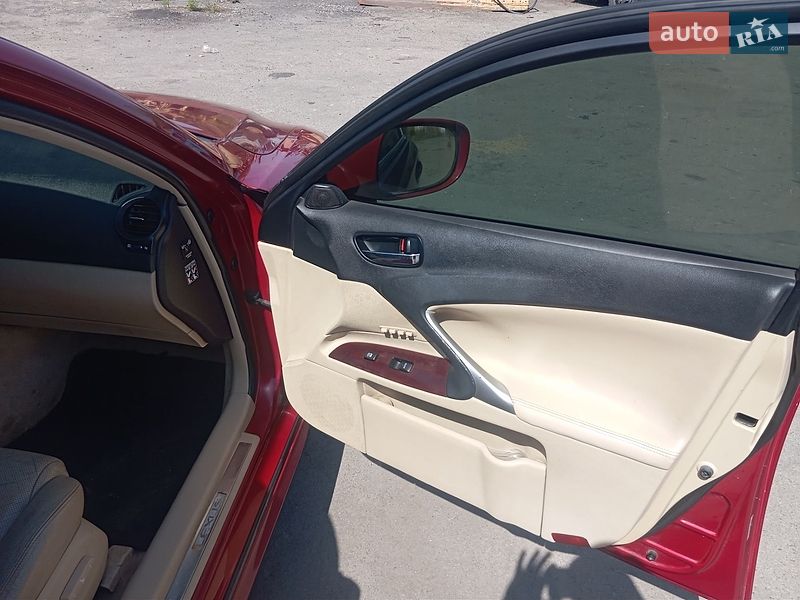 Седан Lexus IS 2006 в Бобровиці