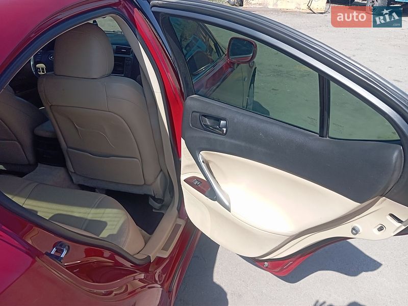 Седан Lexus IS 2006 в Бобровиці