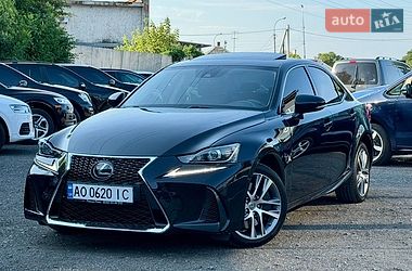 Lexus IS  2020