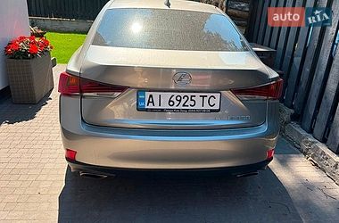 Седан Lexus IS 2017 в Бучі