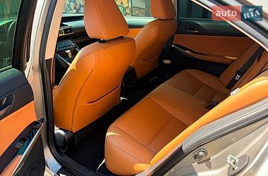 Седан Lexus IS 2017 в Бучі