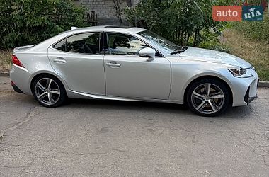 Lexus IS  2017