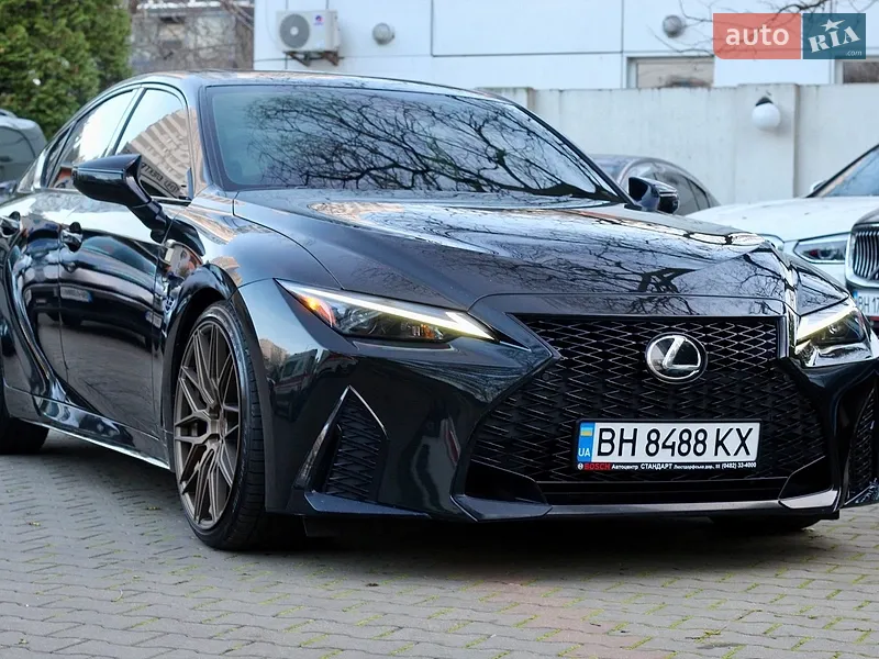 Lexus IS