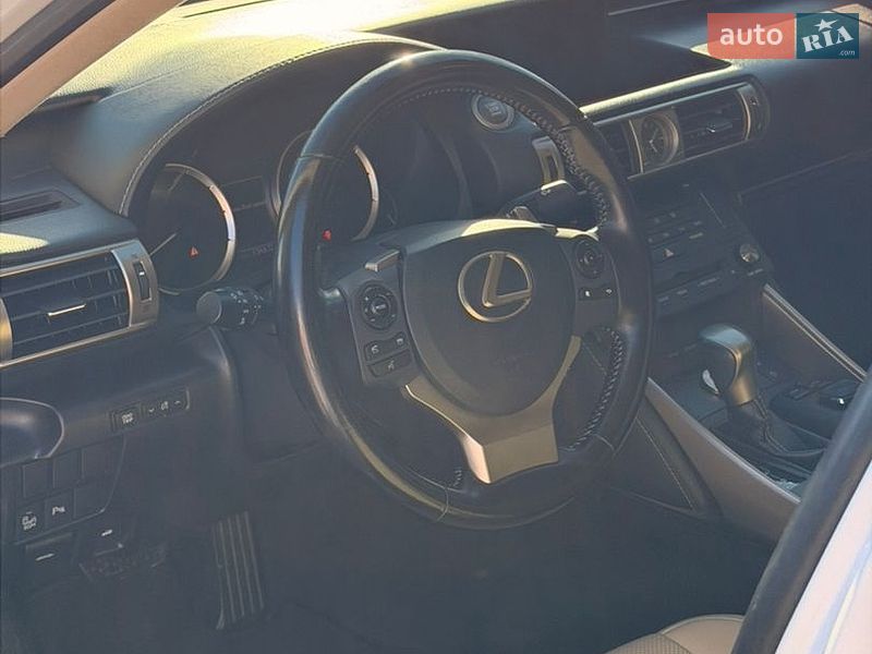 Седан Lexus IS 2015 в Одесі