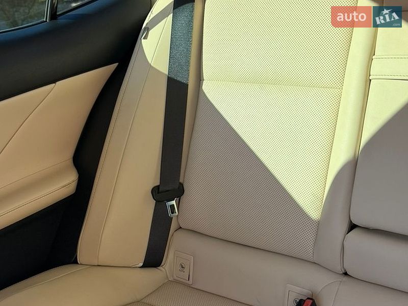 Седан Lexus IS 2015 в Одесі