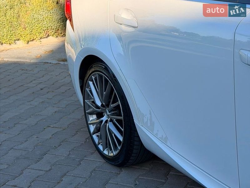 Седан Lexus IS 2015 в Одесі
