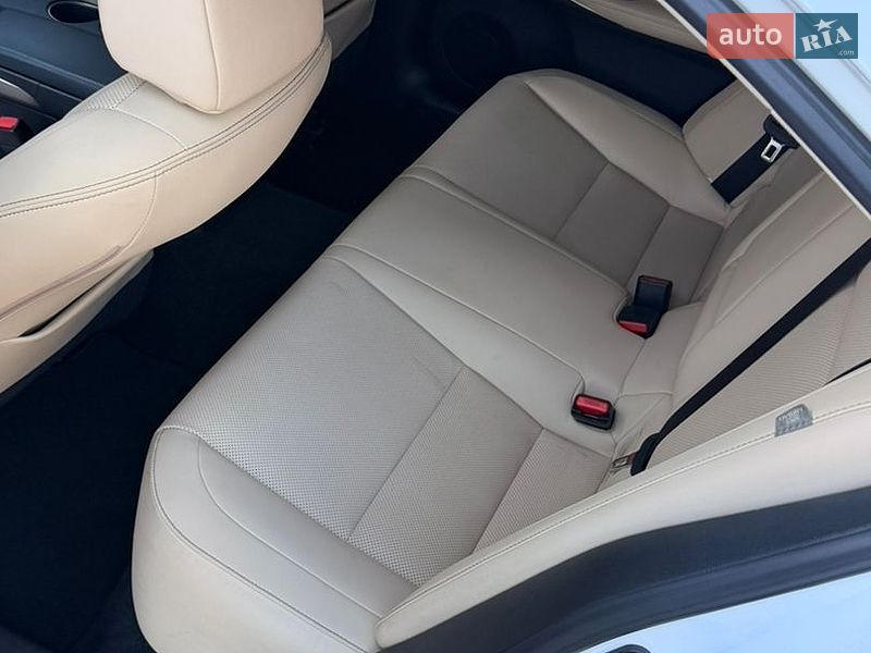 Седан Lexus IS 2015 в Одесі