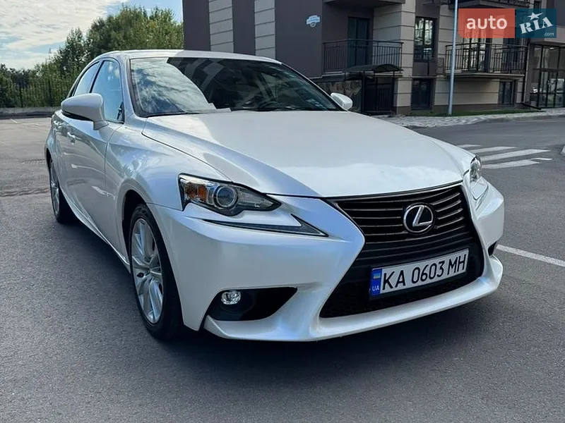 Lexus IS