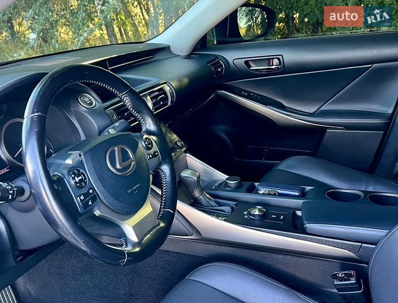 Седан Lexus IS 2016 в Киеве фото 23 Седан Lexus IS 2016 в Киеве