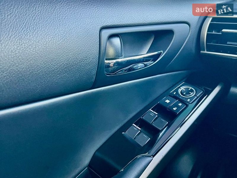 Седан Lexus IS 2016 в Киеве фото 25 Седан Lexus IS 2016 в Киеве