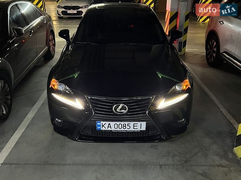 Седан Lexus IS 2016 в Киеве фото 14 Седан Lexus IS 2016 в Киеве