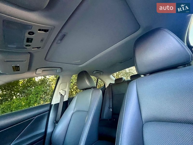 Седан Lexus IS 2016 в Киеве фото 32 Седан Lexus IS 2016 в Киеве