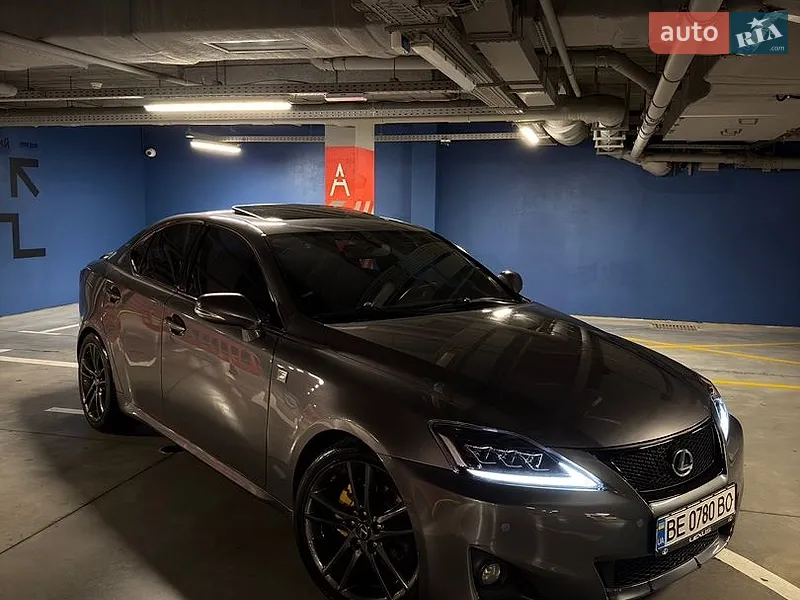 Lexus IS