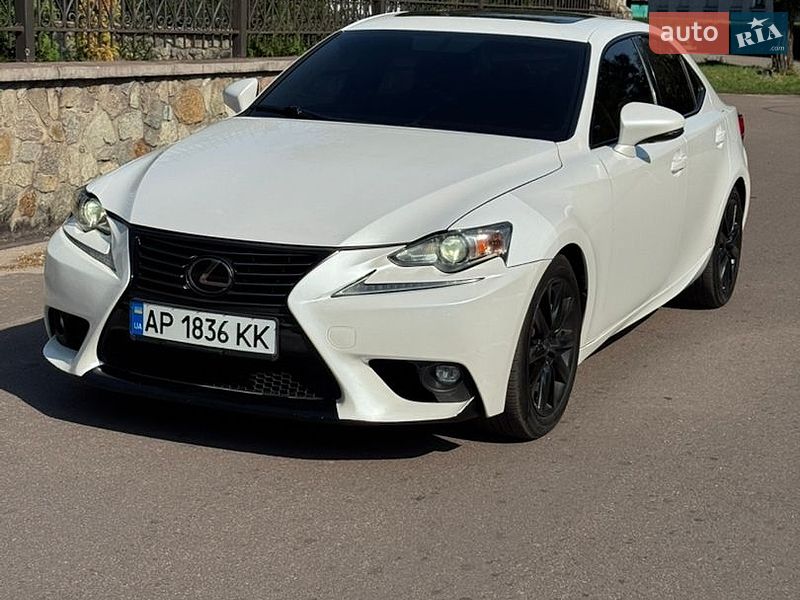 Lexus IS