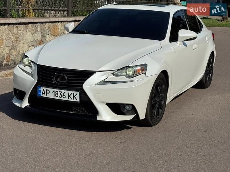 Lexus IS