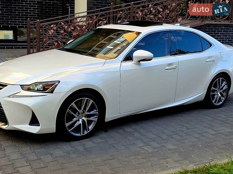 Хэтчбек Lexus IS