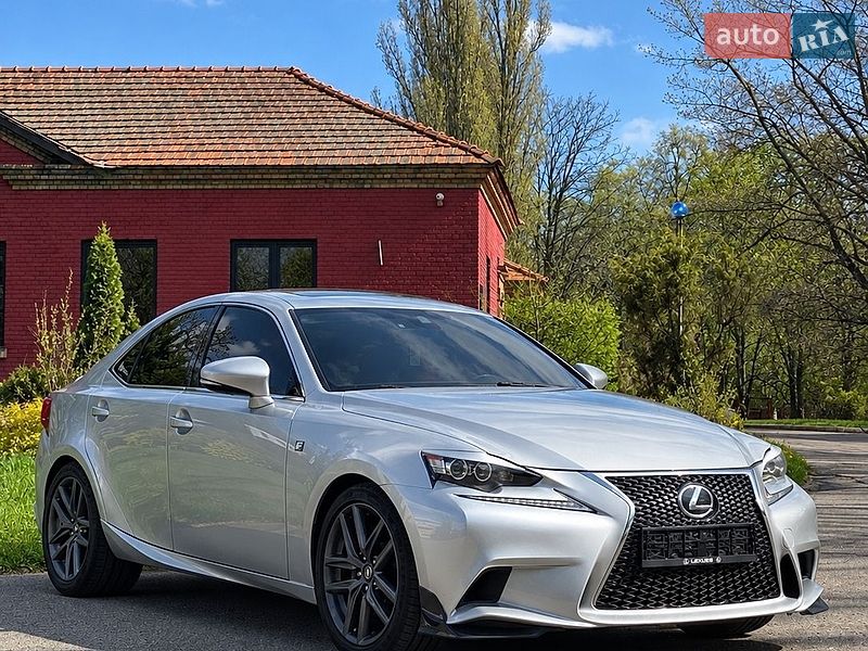 Lexus IS