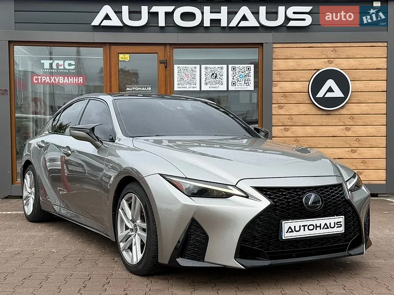 Lexus IS 2021