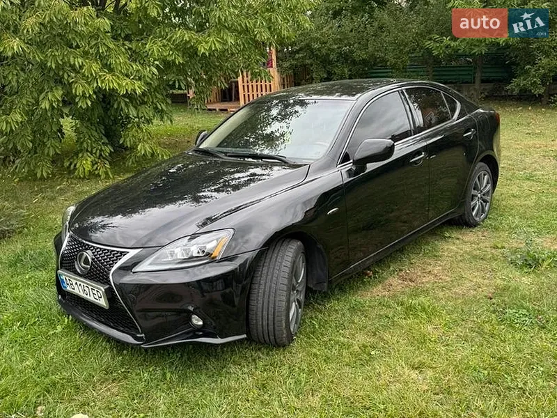 Lexus IS