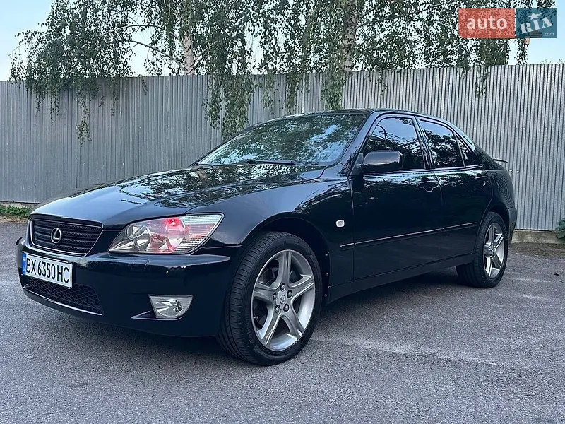 Lexus IS 2000