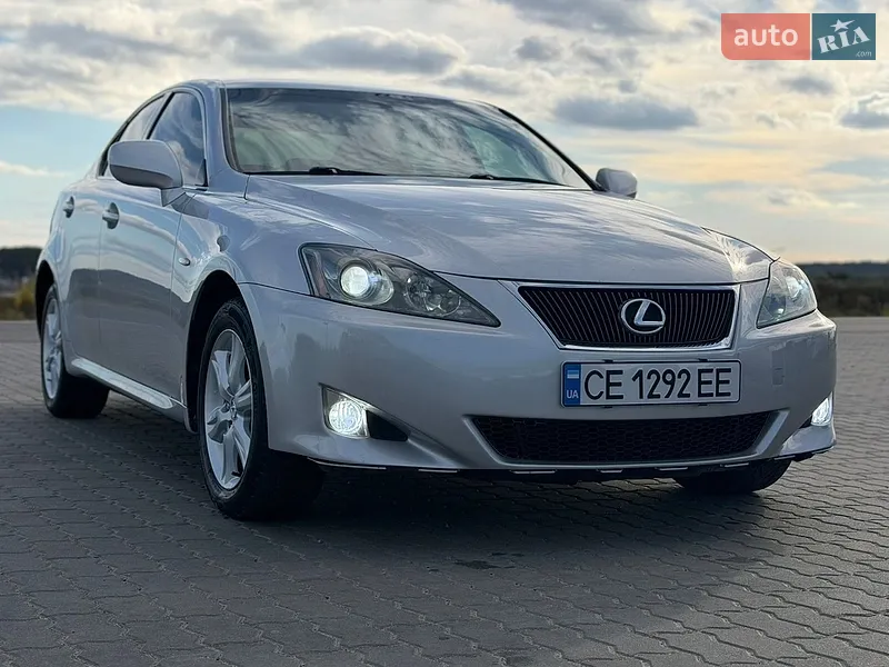 Lexus IS