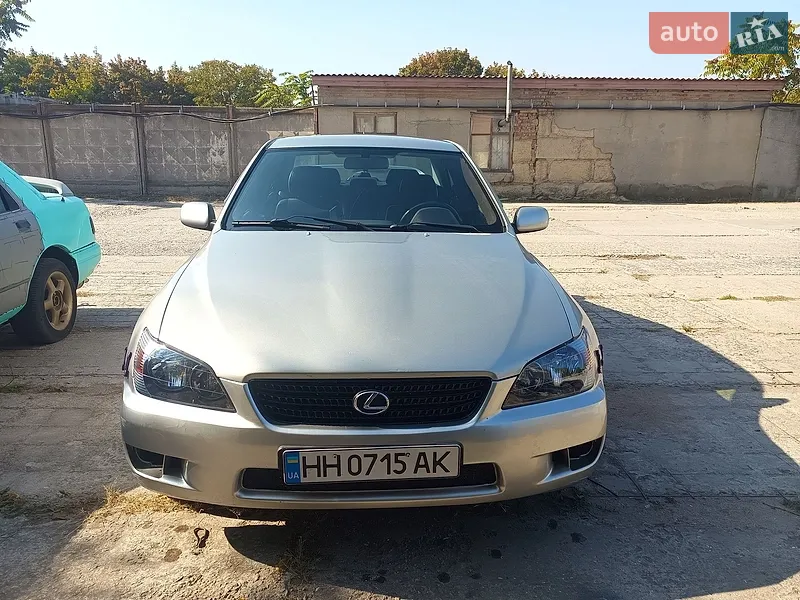 Lexus IS