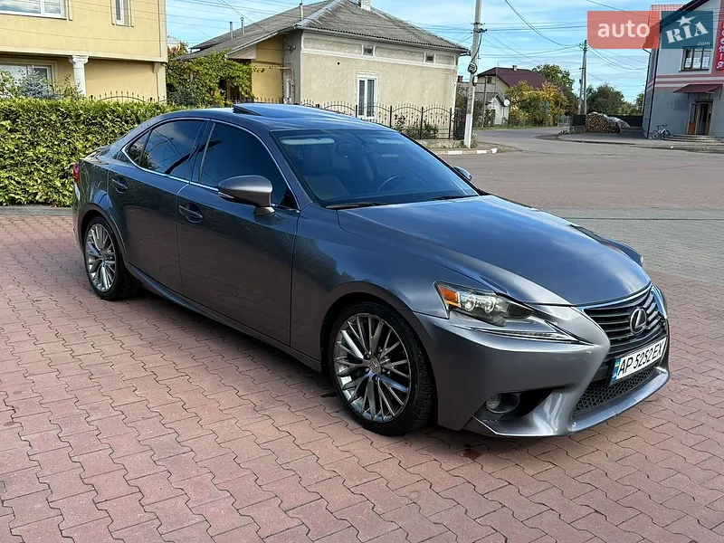 Lexus IS 2016