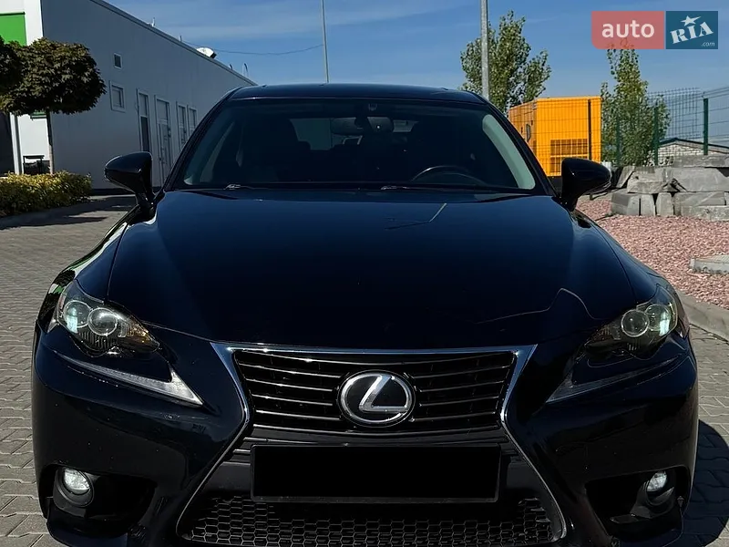 Lexus IS