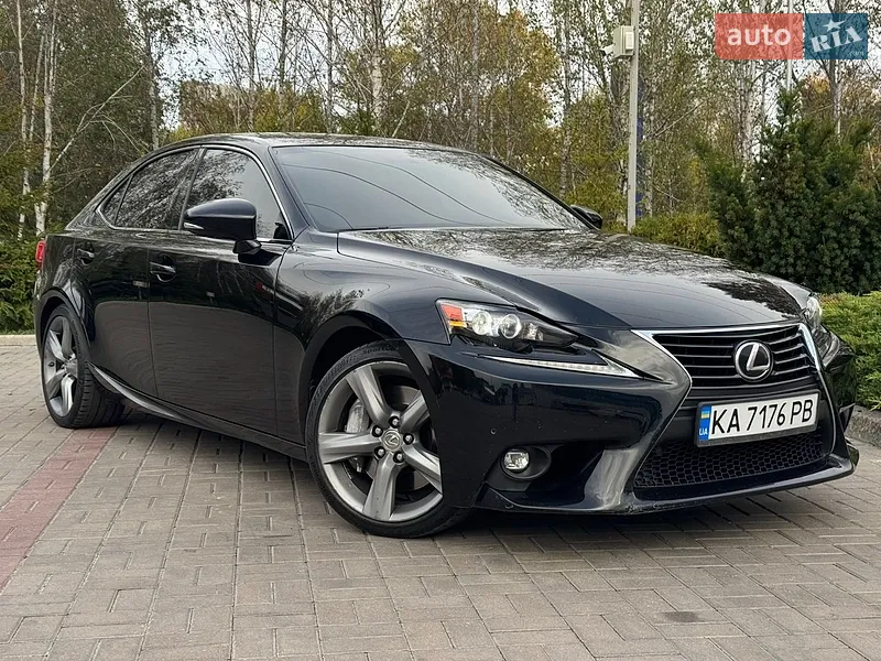 Lexus IS