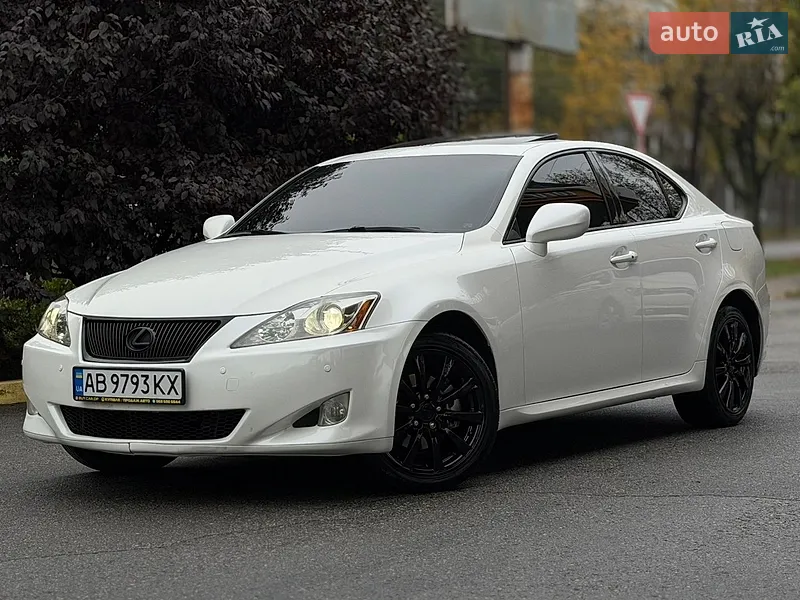 Lexus IS
