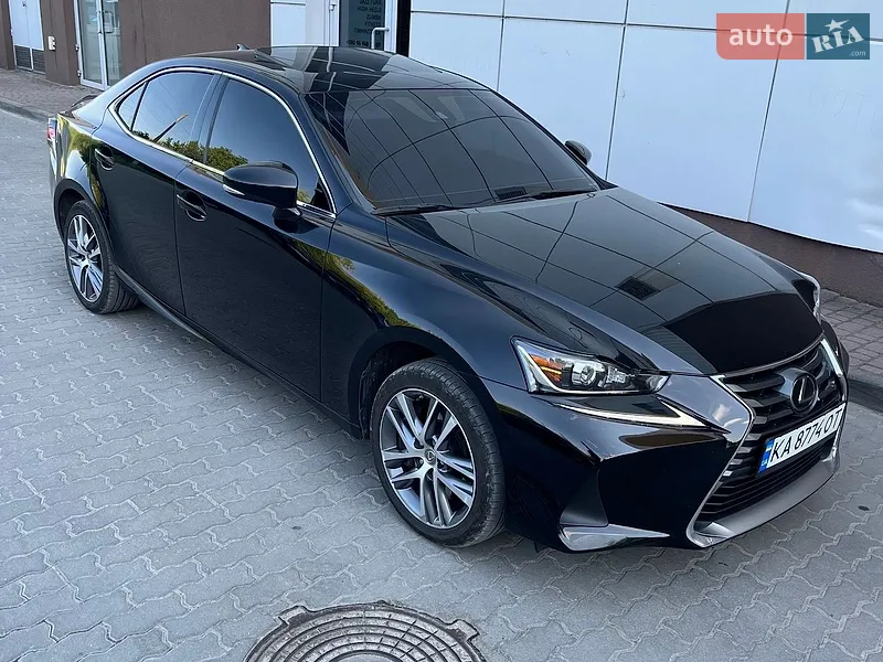 Lexus IS 2020
