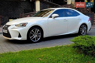 Lexus IS  2017