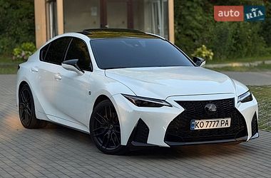 Lexus IS  2023