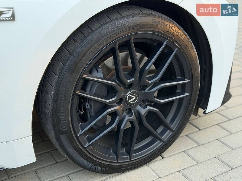 Седан Lexus IS 2023 в Сваляве