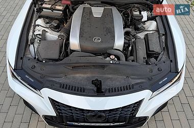 Седан Lexus IS 2023 в Сваляве