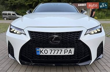 Седан Lexus IS 2023 в Сваляве