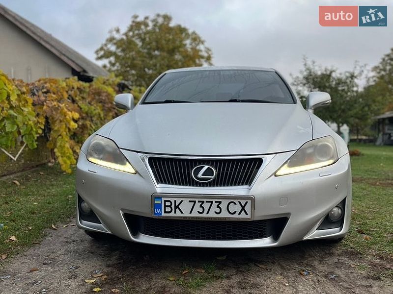 Lexus IS 2011