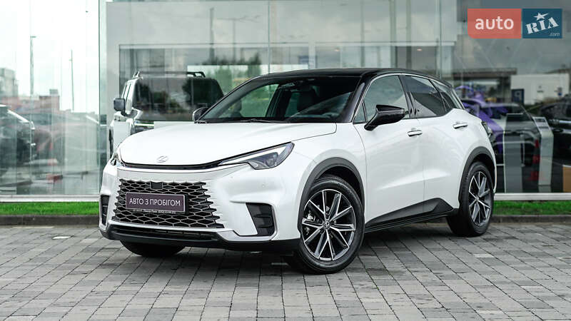 Легковые Lexus LBX