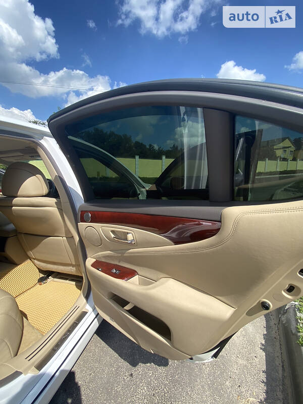 Седан Lexus LS 2009 в Кропивницком