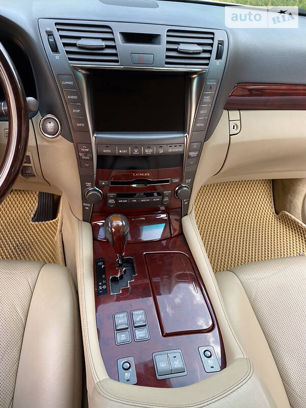 Седан Lexus LS 2009 в Кропивницком