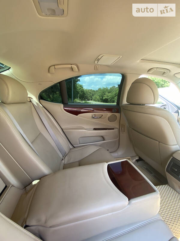 Седан Lexus LS 2009 в Кропивницком