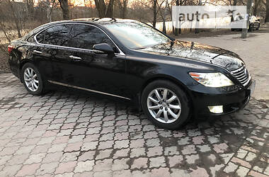 Lexus LS awd  2011