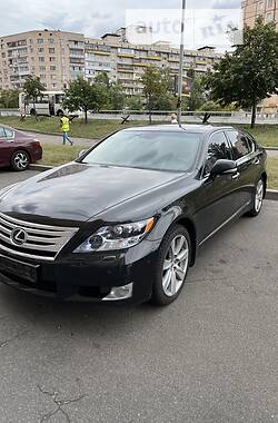 Lexus LS  2011