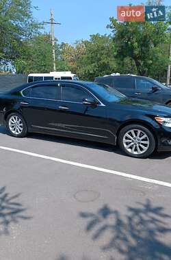 Lexus LS  2010