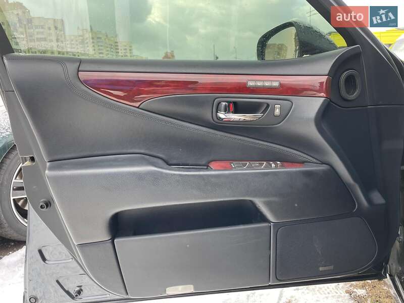 Седан Lexus LS 2008 в Киеве фото 56 Седан Lexus LS 2008 в Киеве