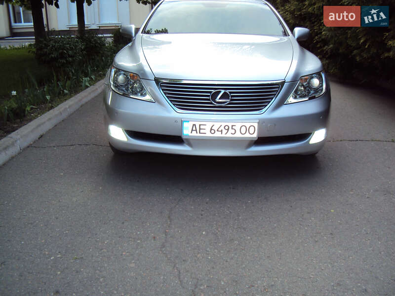 Lexus LS