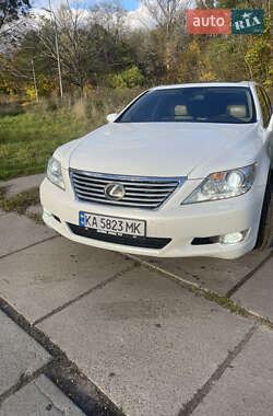 Lexus LS  2010