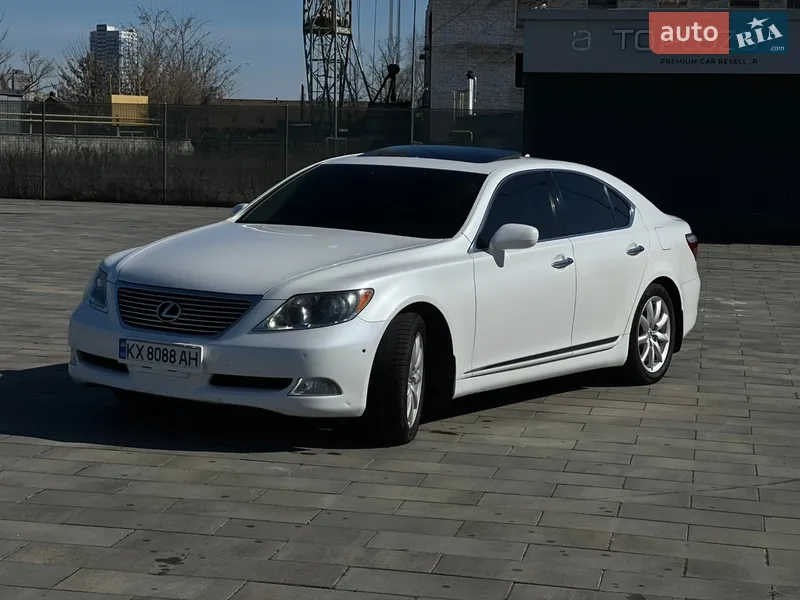 Lexus LS