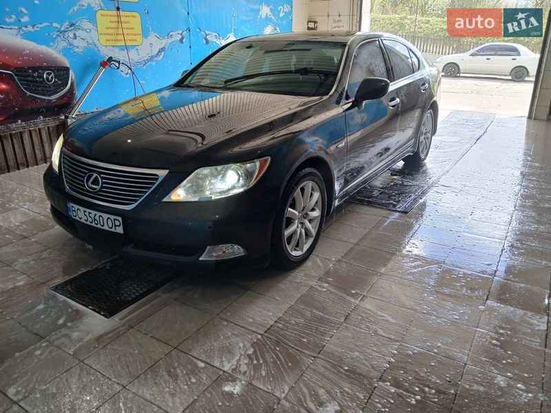 Lexus LS