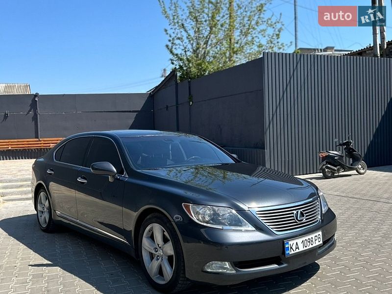 Lexus LS